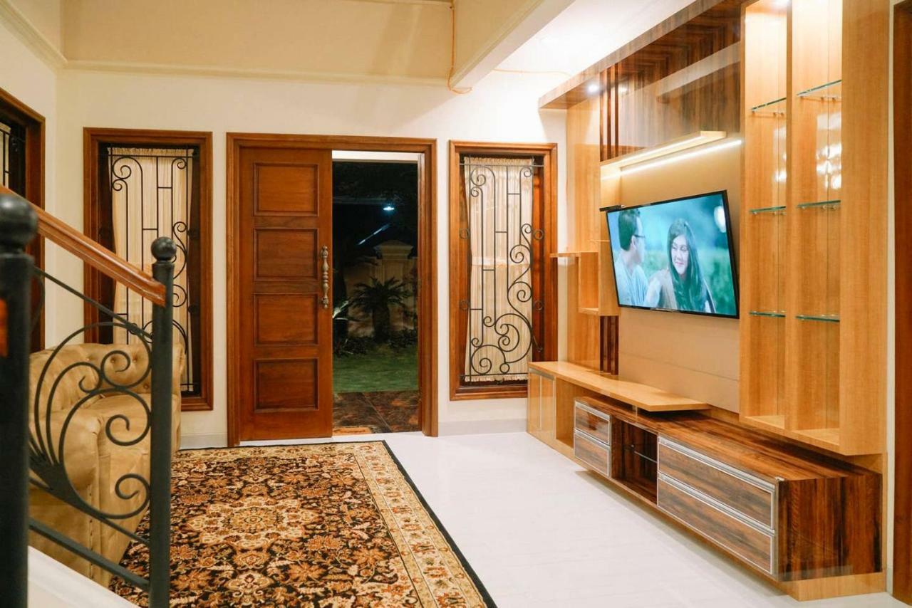 Fernasya House Villa Джокякарта Екстериор снимка