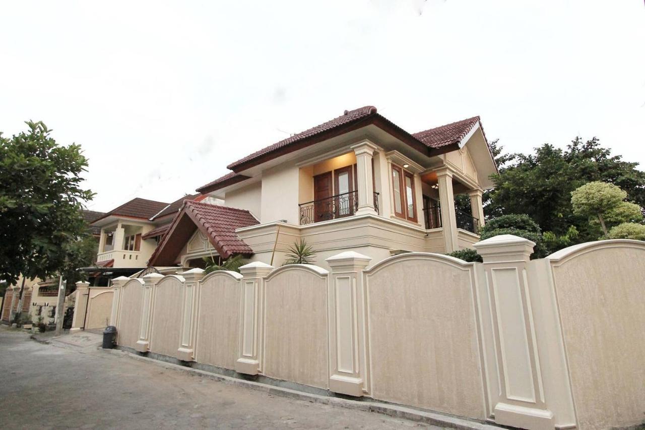 Fernasya House Villa Джокякарта Екстериор снимка